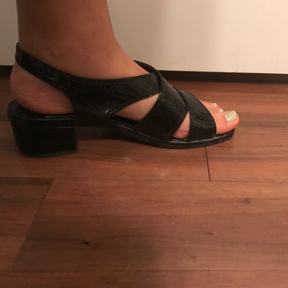 Crocodile pattern black sandals - Picture 3 of 3