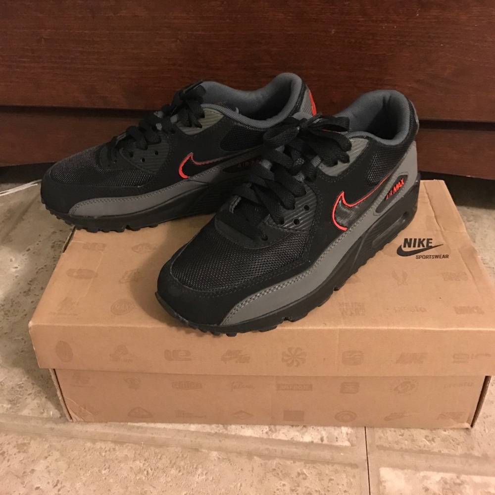 Air Max 90 size 4y = Womens 5.5