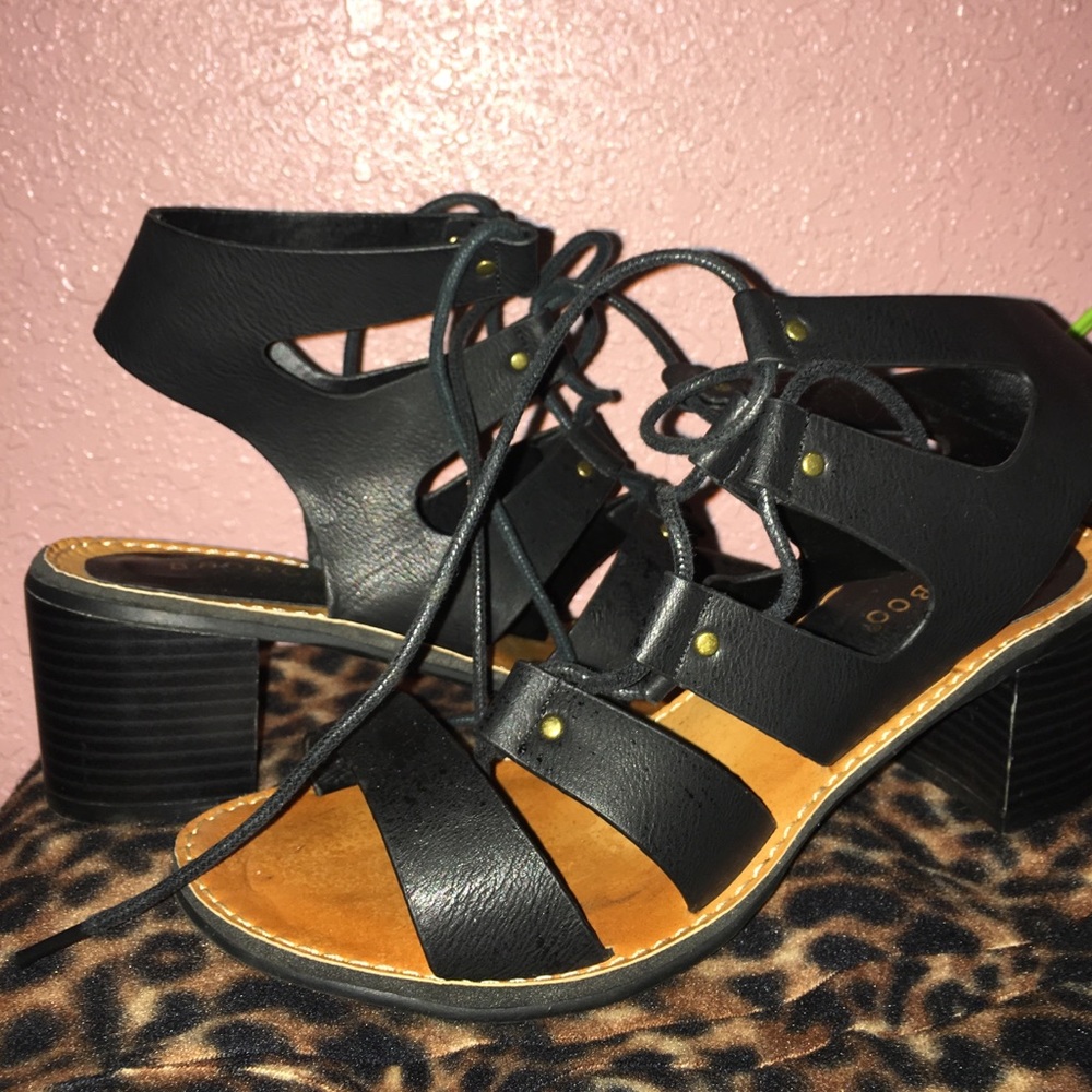 Laced up sandals