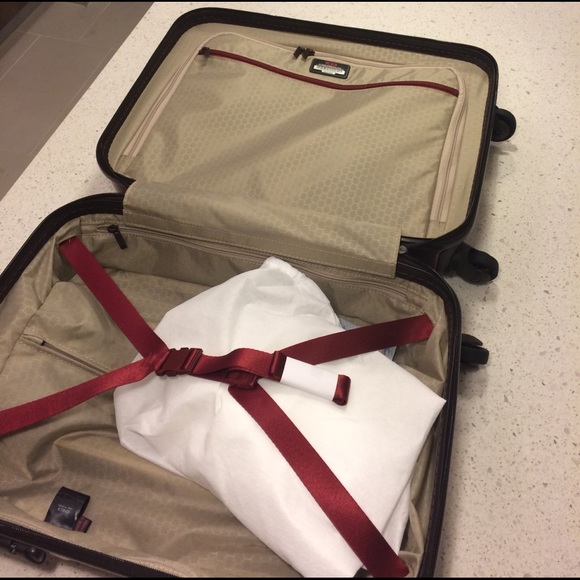 TUMI carry-on - Picture 4 of 8