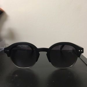 FINAL PRICE! Oval-lensed sunglasses