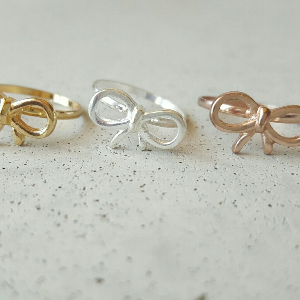 Dainty bow ring new
