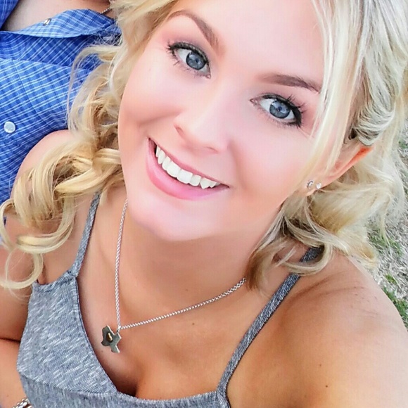 Meet your Posher, Chloe - Picture 4 of 4