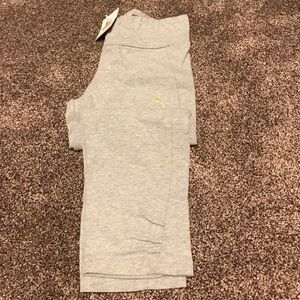 XS Women's Capri Sweats and T-Shirt