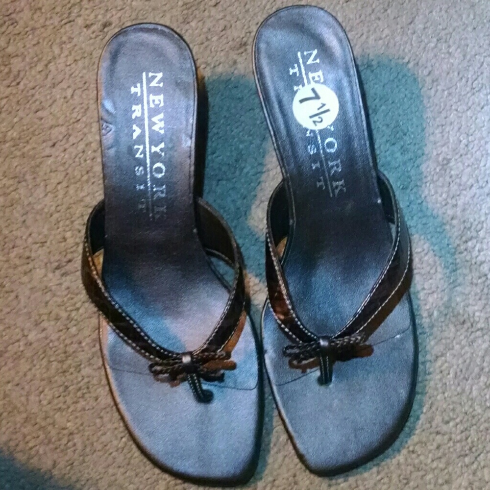 New York Transit brown thong sandals heels shoes