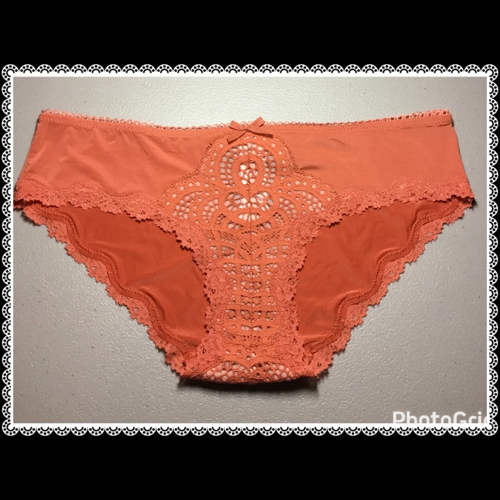 ❤Victoria's Secret Crochet Lace Hiphugger Panty❤ - Picture 1 of 3