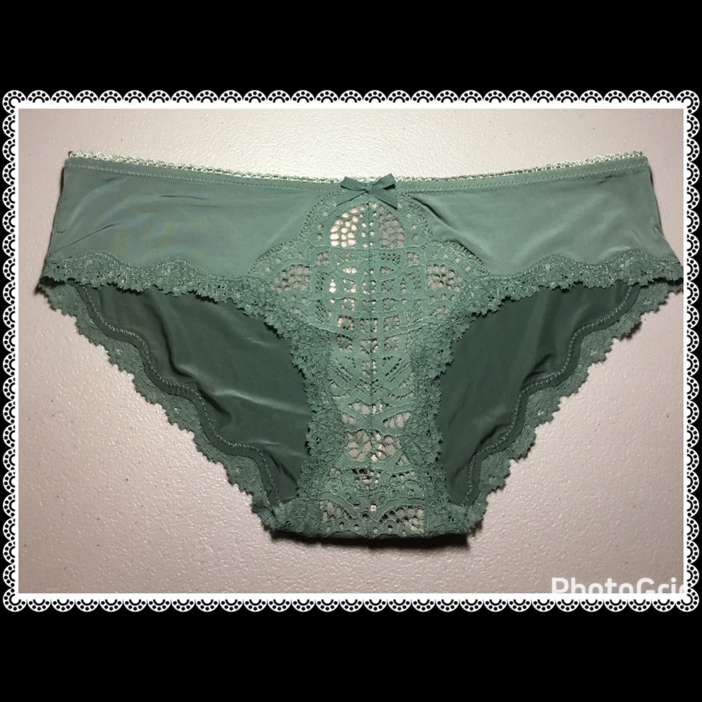 ❤Victoria's Secret Crochet Lace Hiphugger Panty ❤