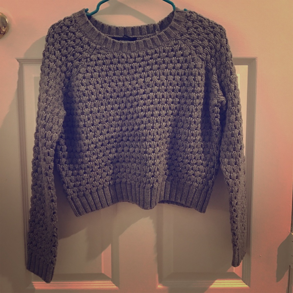Knit gray crop top sweater
