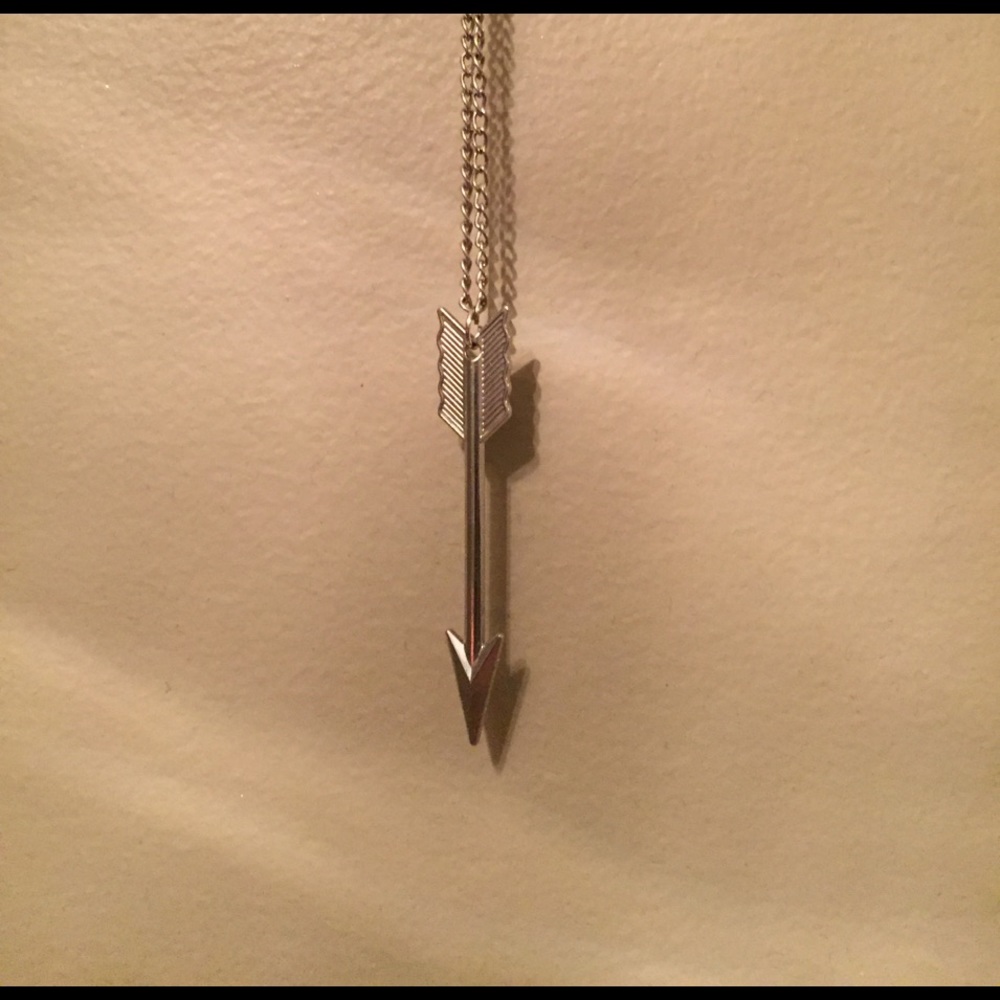 Arrow Necklace. Silver.