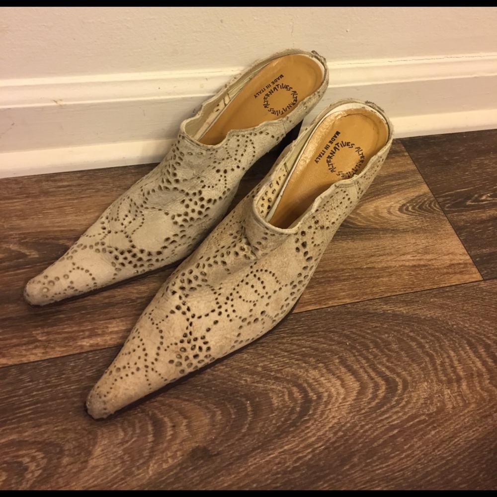 Alternatives Made in Italy Pointed Toe Mules