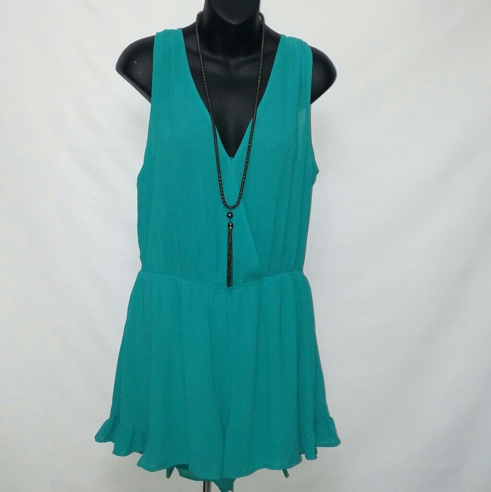 ASTR FLUTTER WRAP SLEEVE ROMPER