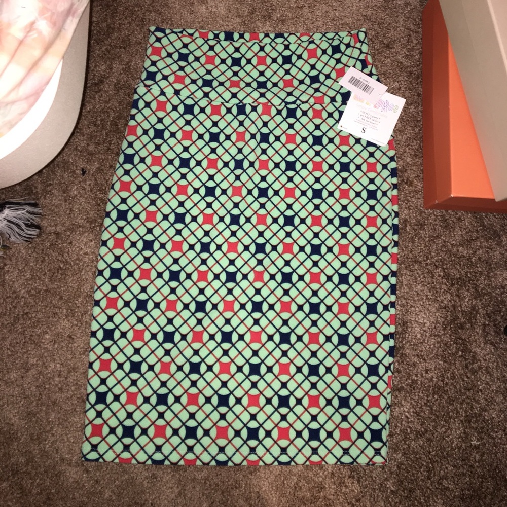 Lularoe Cassie skirt NWT Size S