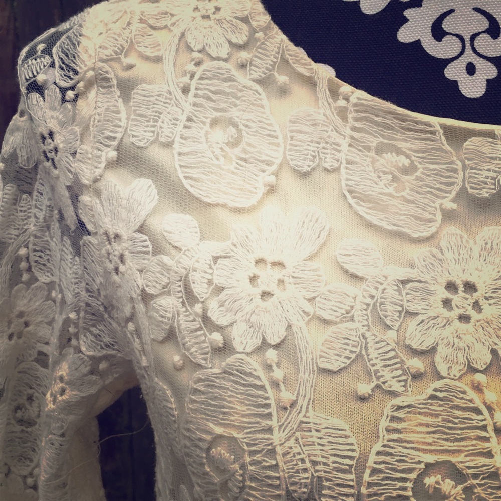 Lacy button back mini