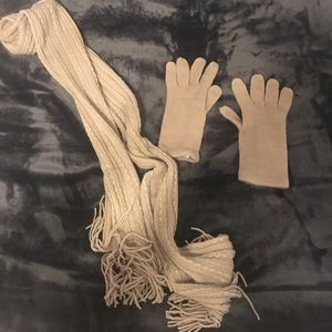 Brown scarf and gloves