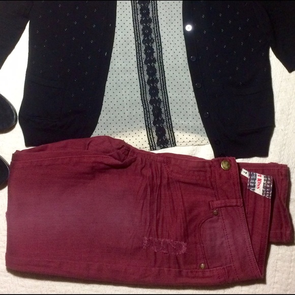 ❣️[SOLD]❣️ Distressed Red Burgundy Skinny Jeans - Picture 5 of 5