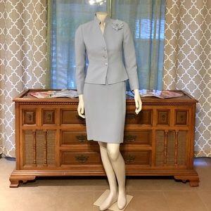 Tahari Arthur S. Levine Powder Skirt Suit 2P