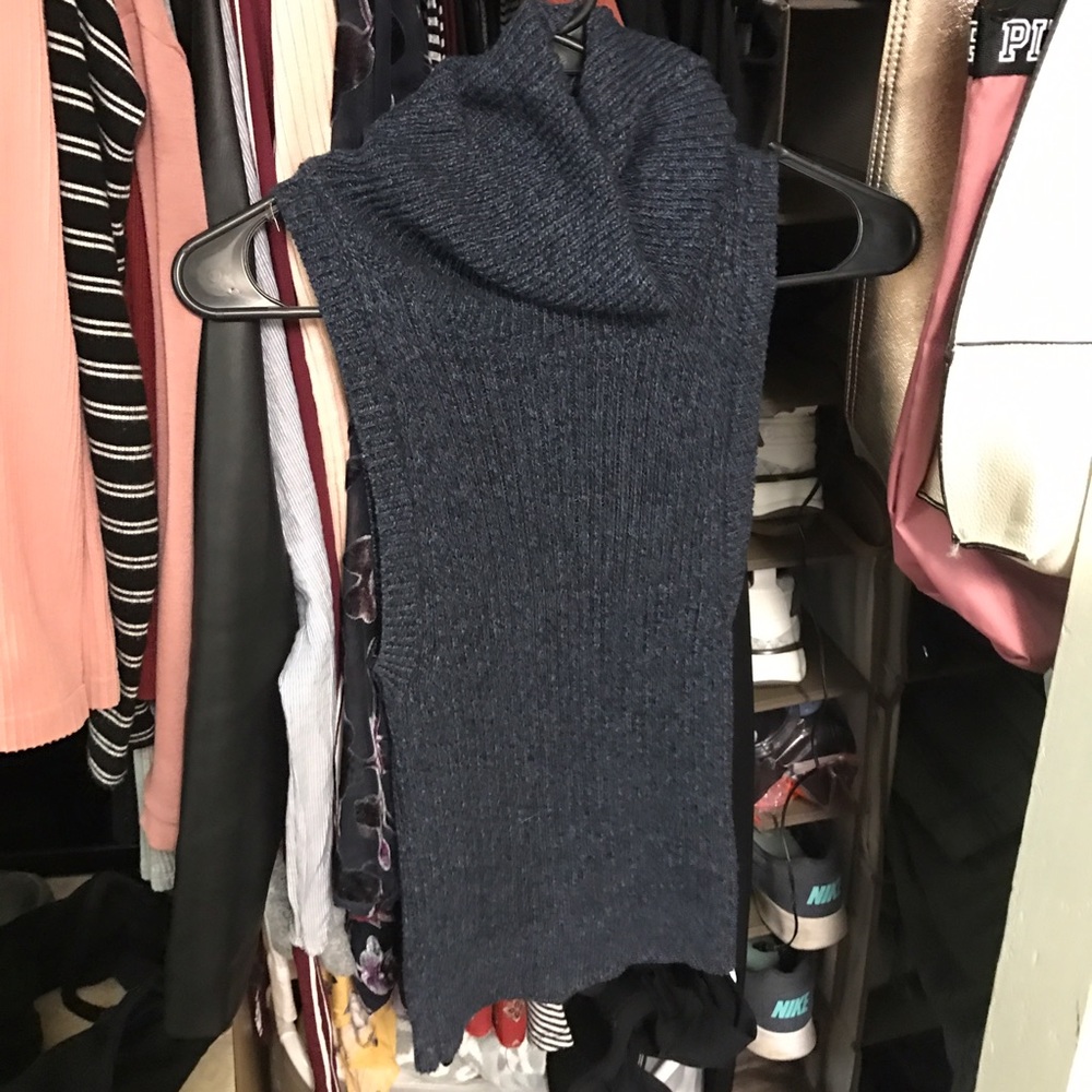 Abercrombie and Fitch top