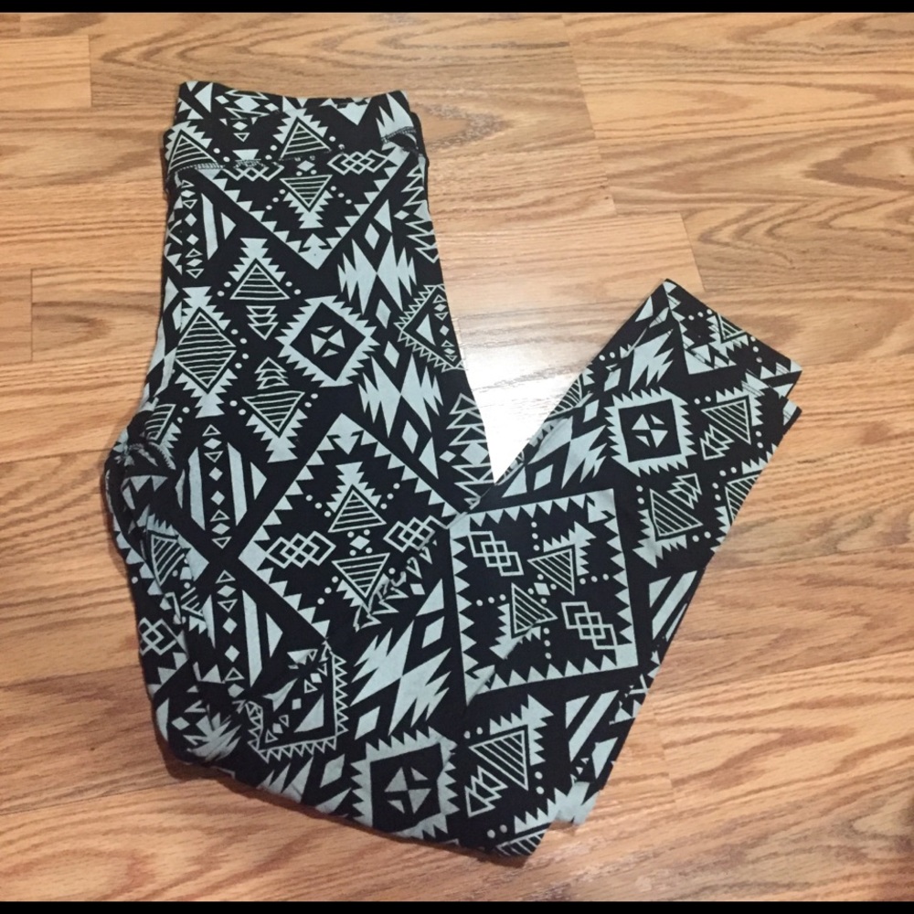 VS PINK AZTEC TRIBAL YOGA LEGGINGS