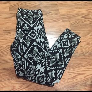 VS PINK AZTEC TRIBAL YOGA LEGGINGS