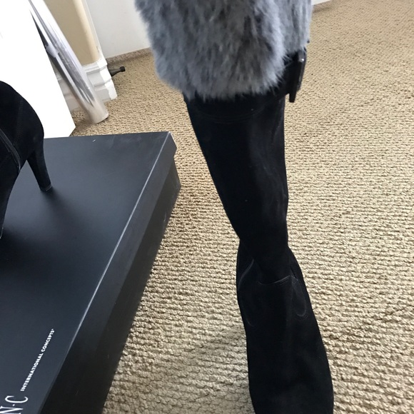 Boots - Picture 4 of 5