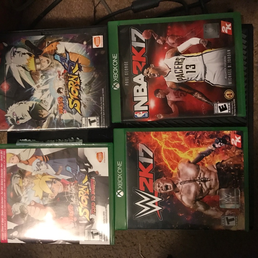 Xbox One 500 GB , One Controller & 4 Games