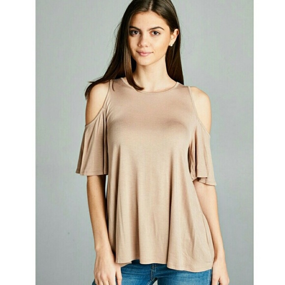 Fashionomics Tops - Cutout Shoulder Swing Top🌺🌸