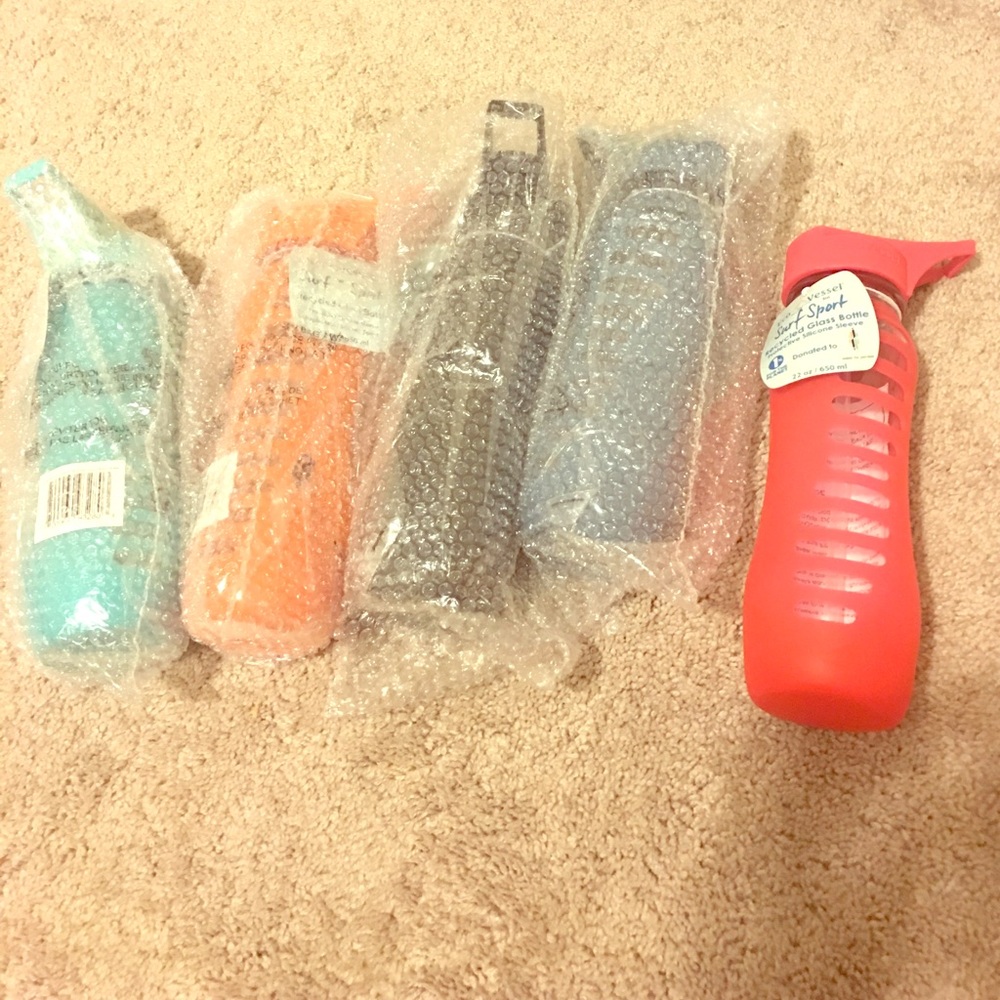 Glass Bottle w/ Protective Silicone Sleeve 220z