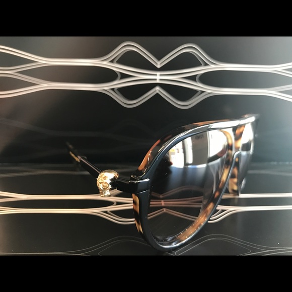 Sunglasses - Picture 4 of 4