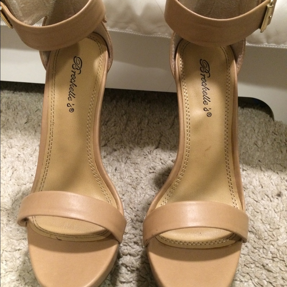 Nude wedges