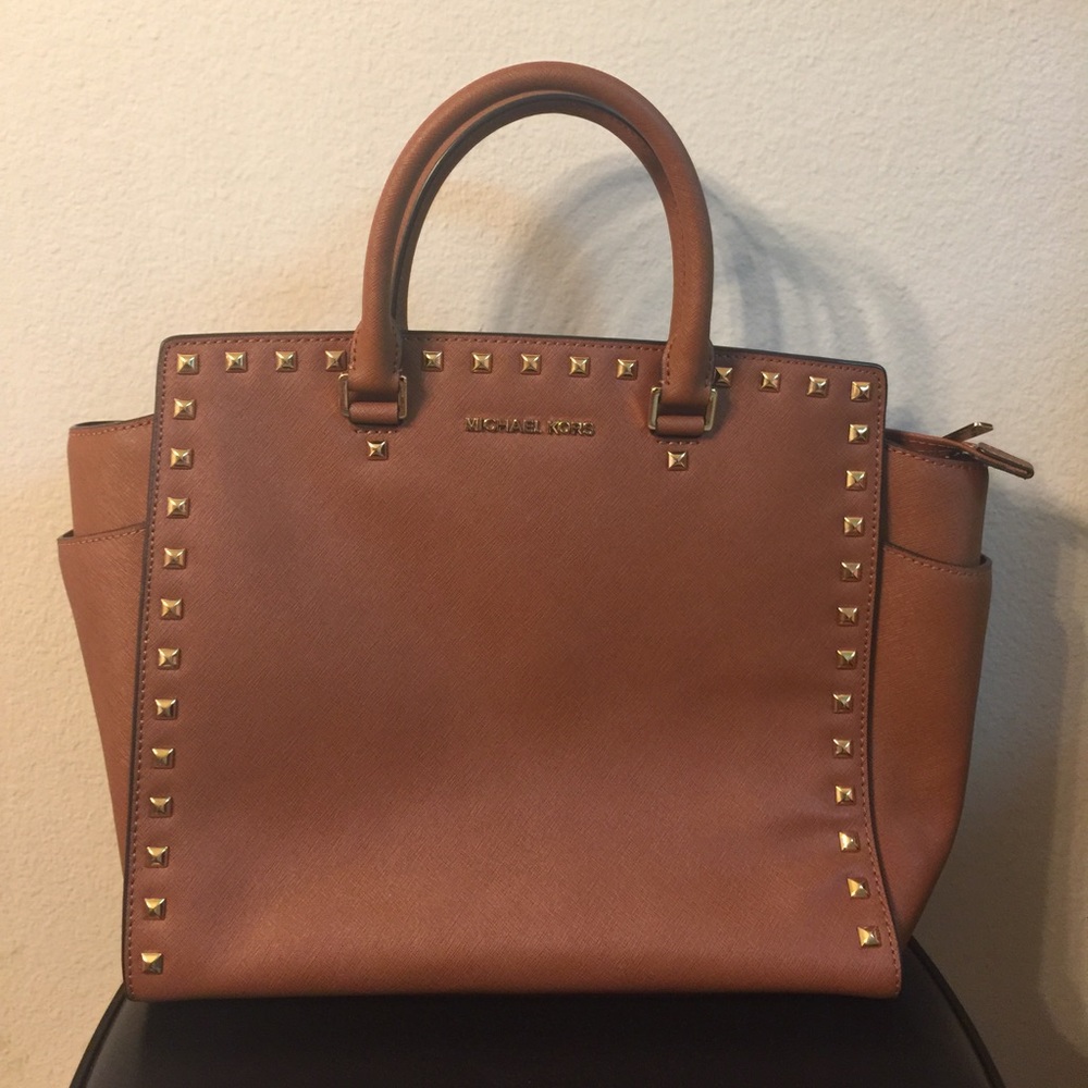 Michael Kors purse. **AUTHENTIC**