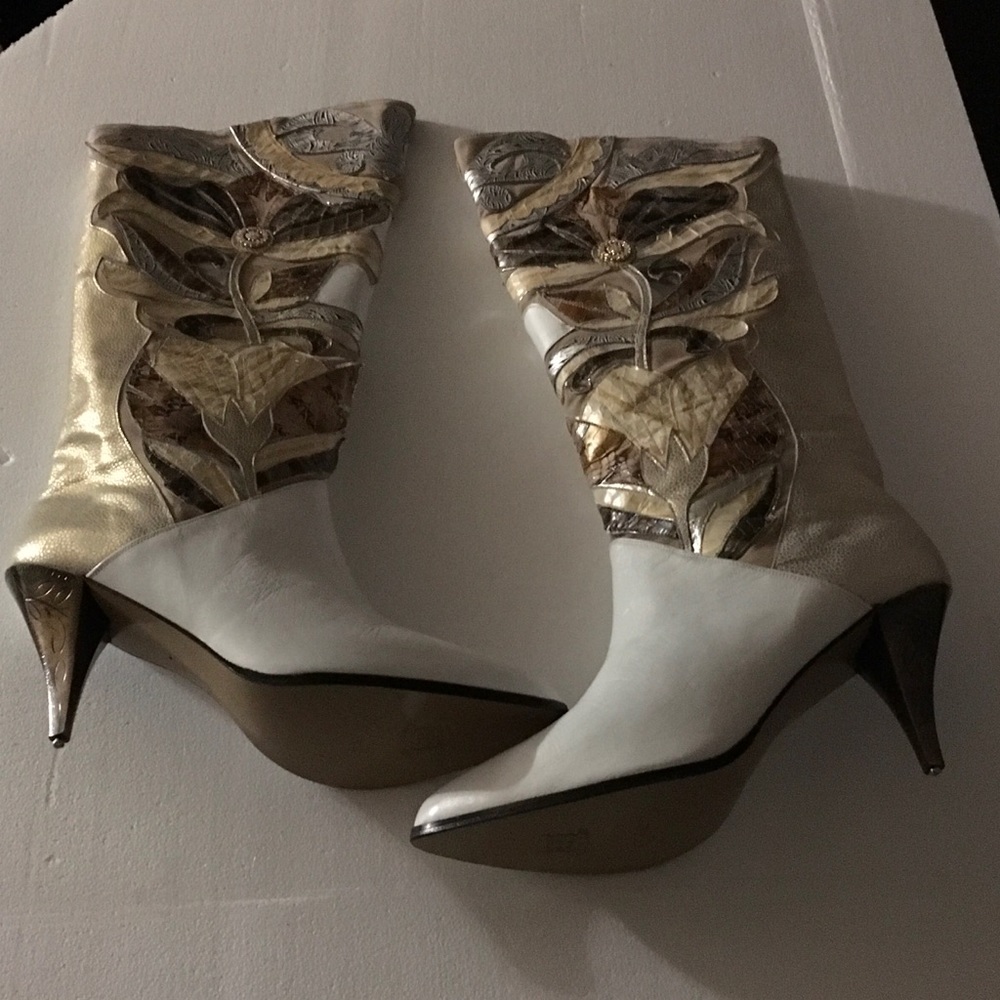 Boots - Picture 4 of 5