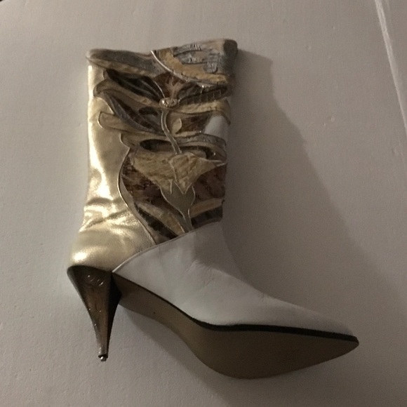 Boots - Picture 3 of 5