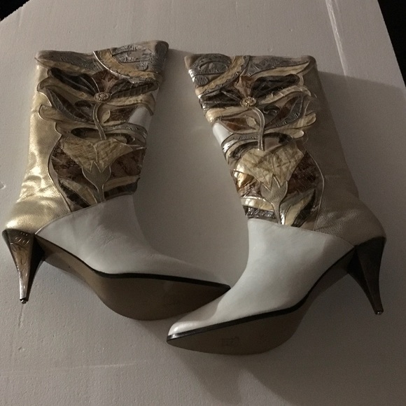 Boots - Picture 4 of 5