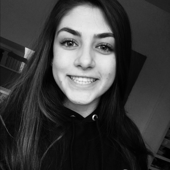 Meet your Posher, Gwen - Picture 1 of 1