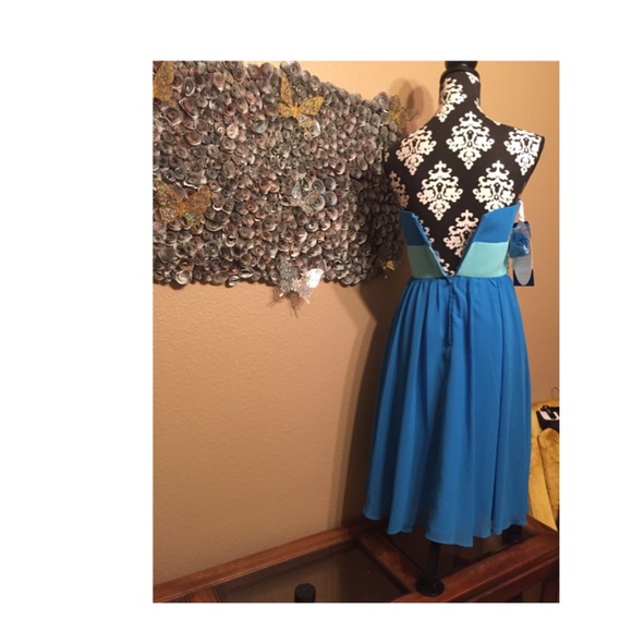 Dress - Picture 2 of 4