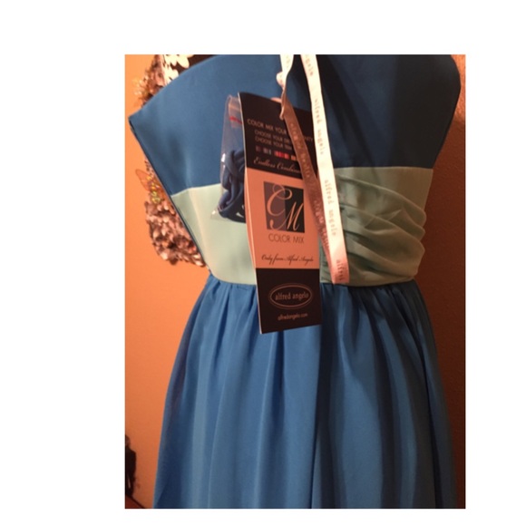 Dress - Picture 3 of 4