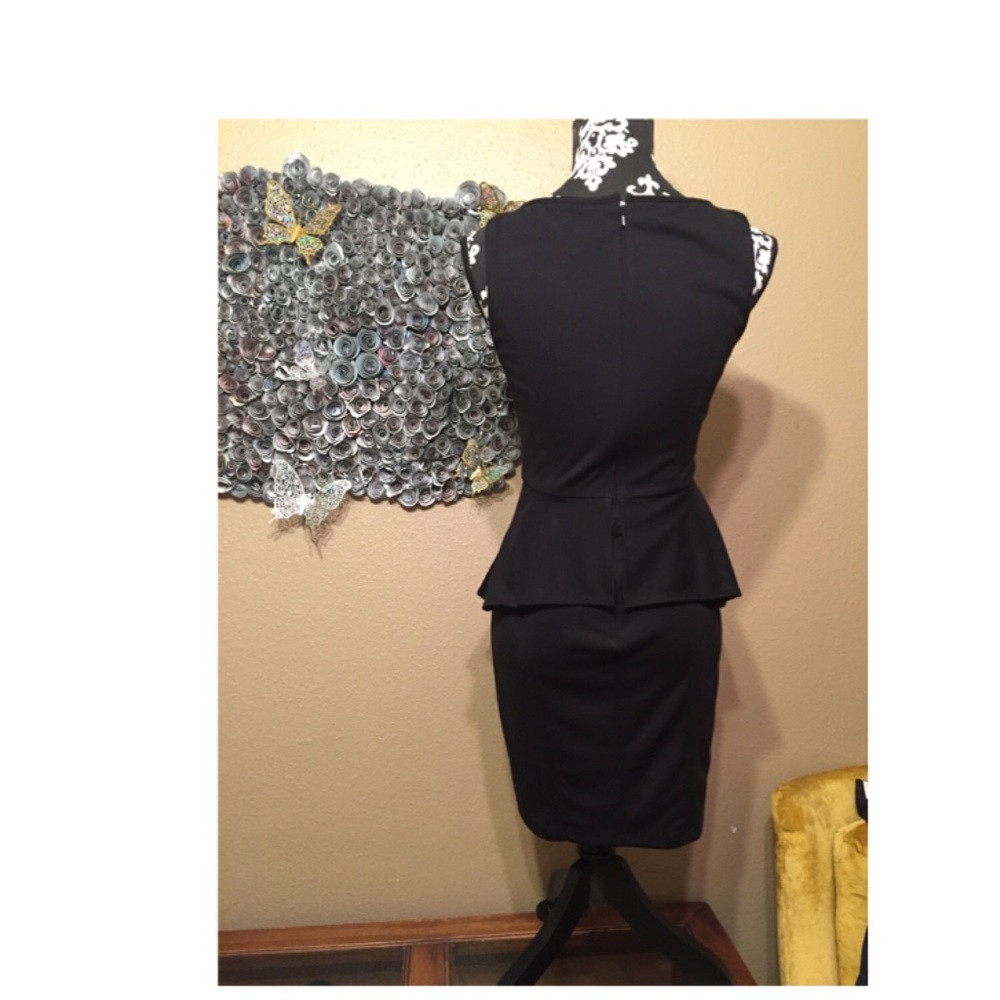 Dress - Picture 2 of 3