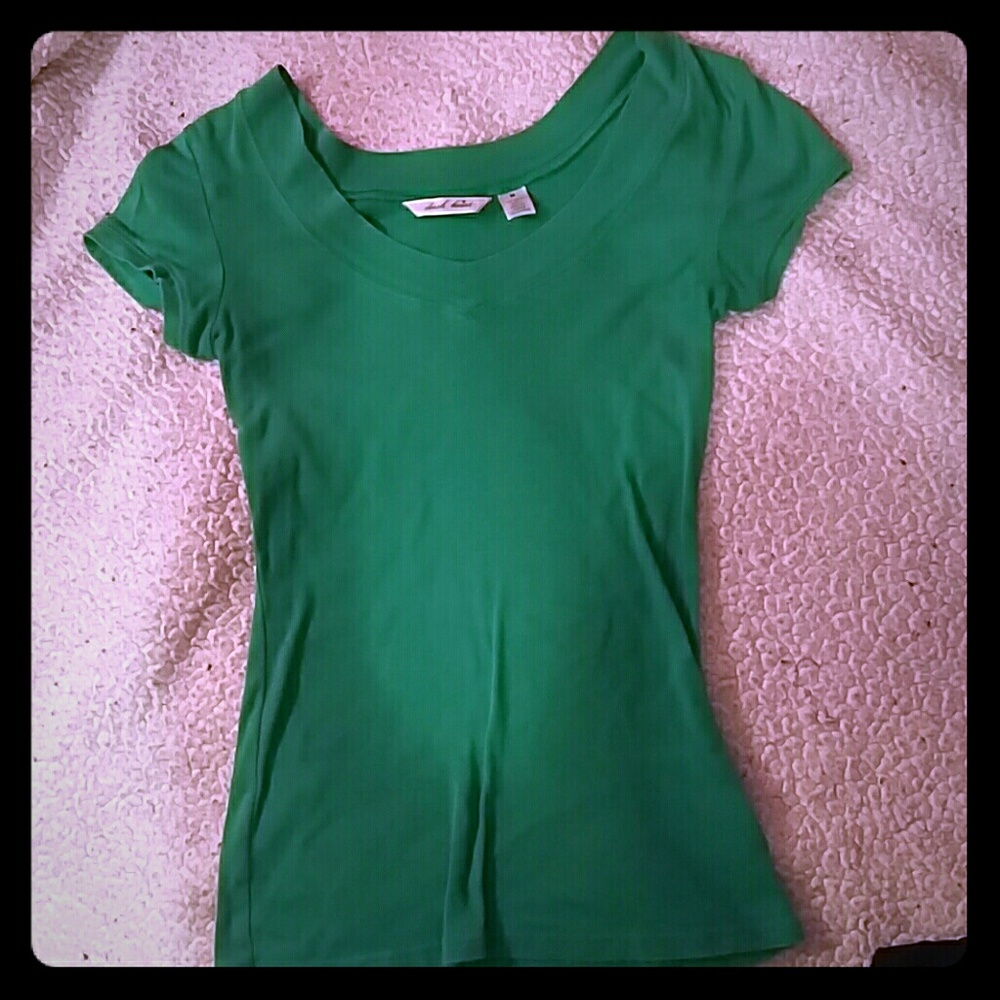 Fitted green shirt