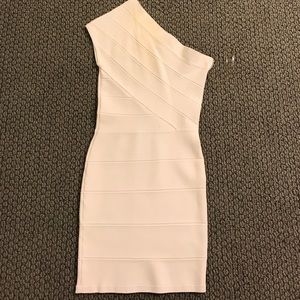 MARCIANO (Guess) white off the shoulder dress