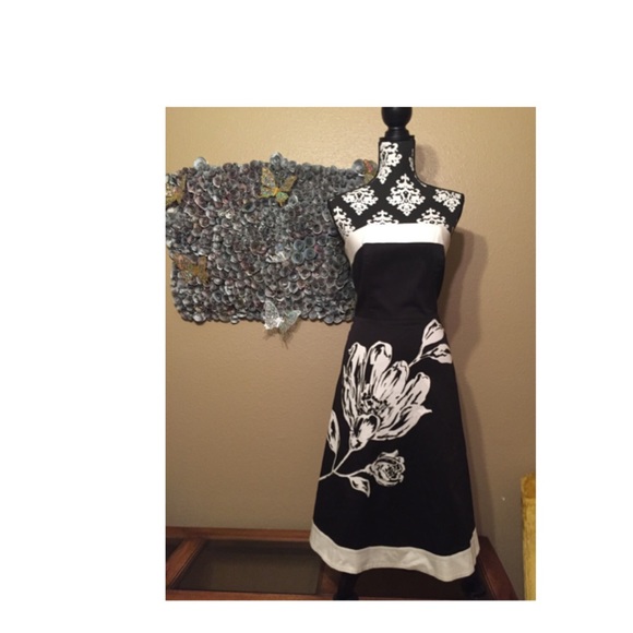 Dress - Picture 2 of 4