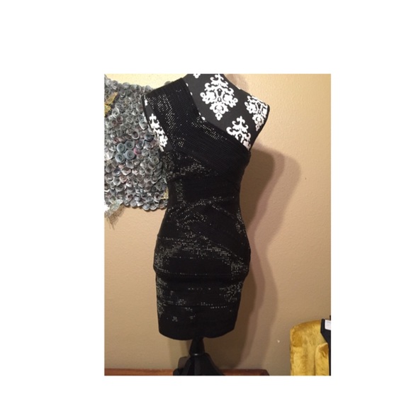 Dress - Picture 2 of 3