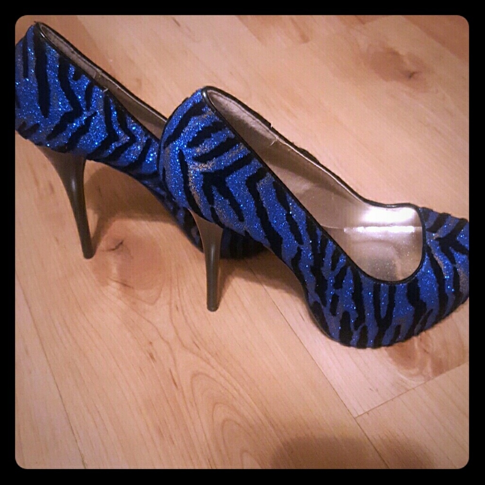 Shi by Journeys heels