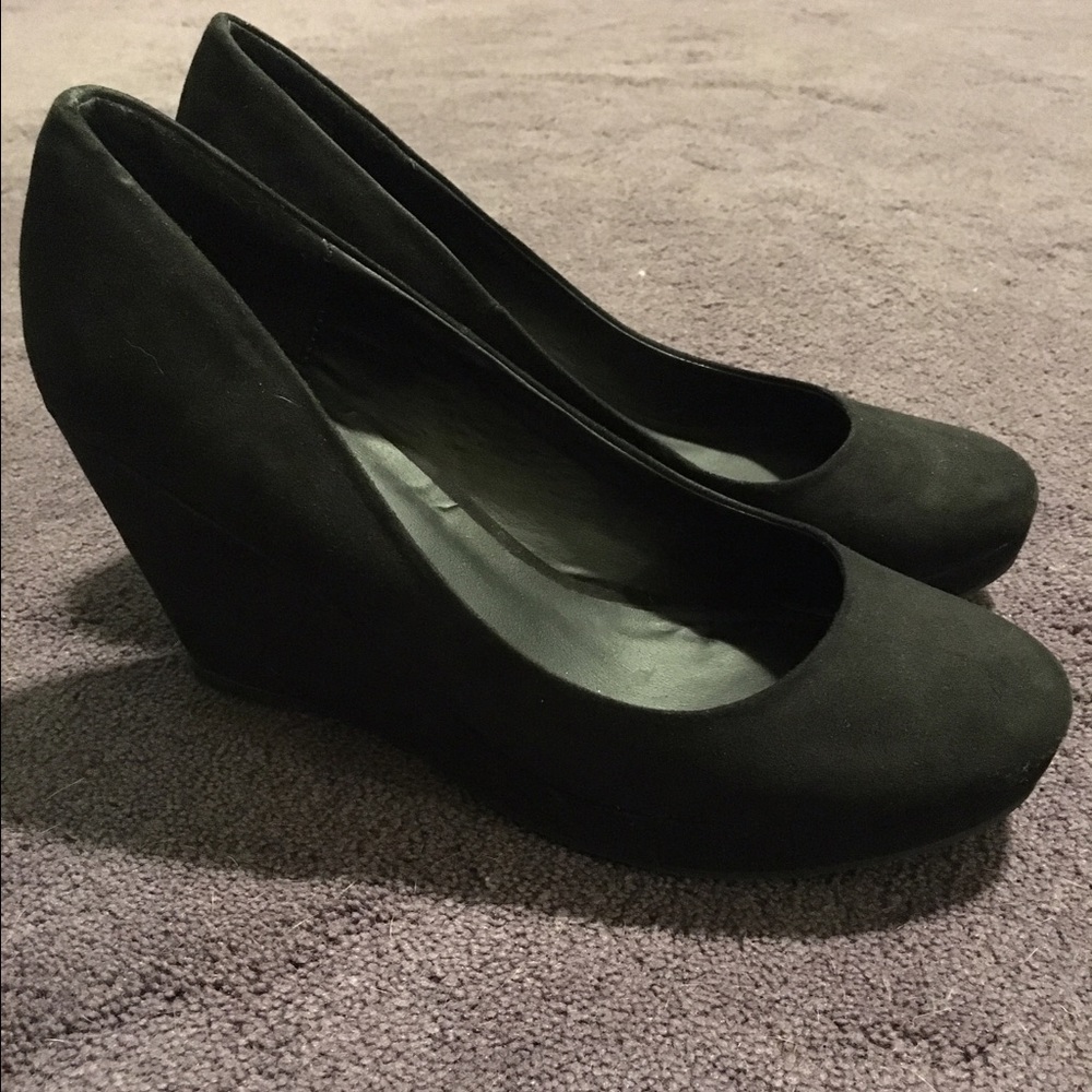 Black Apt 9 wedges