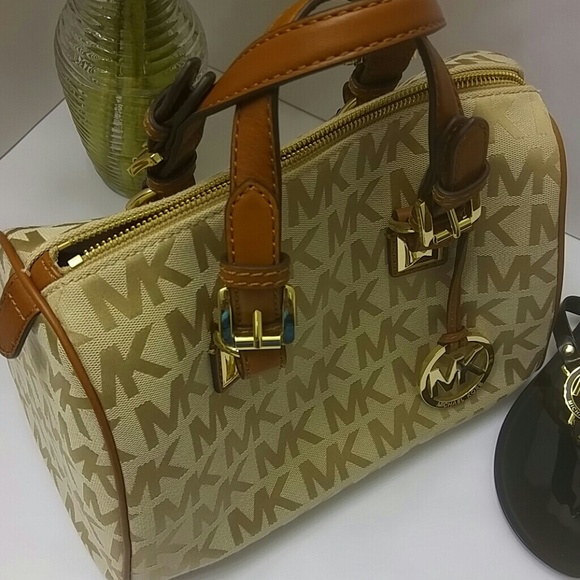 ⚡SOLD ON EBAY⚡Authentic Michael Kors Purse - Picture 2 of 7