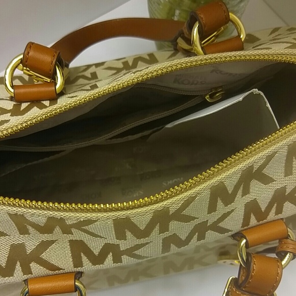 ⚡SOLD ON EBAY⚡Authentic Michael Kors Purse - Picture 4 of 7