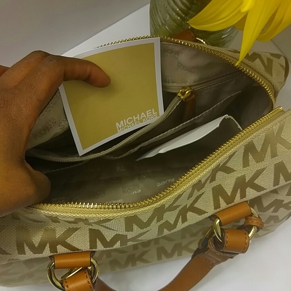 ⚡SOLD ON EBAY⚡Authentic Michael Kors Purse - Picture 5 of 7