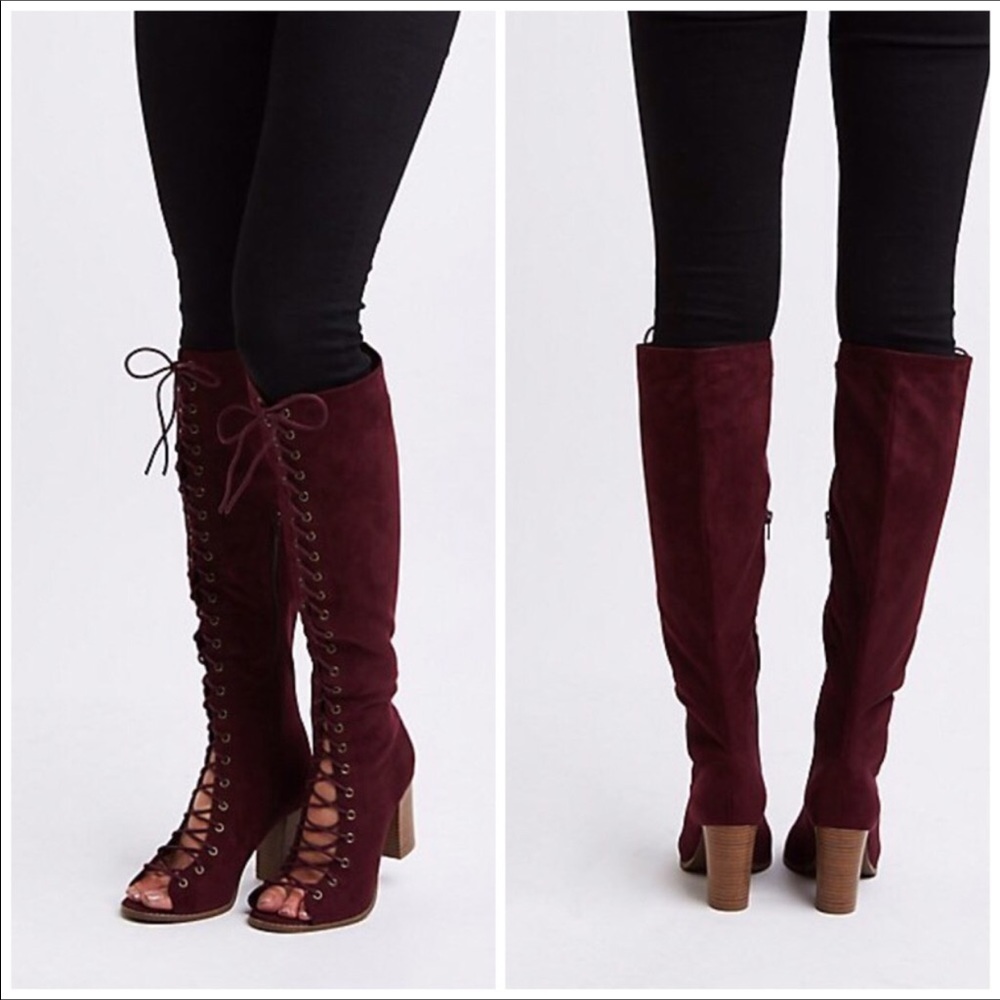 NWOT, front lace up boots! - Picture 3 of 3