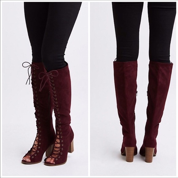 NWOT, front lace up boots! - Picture 3 of 3