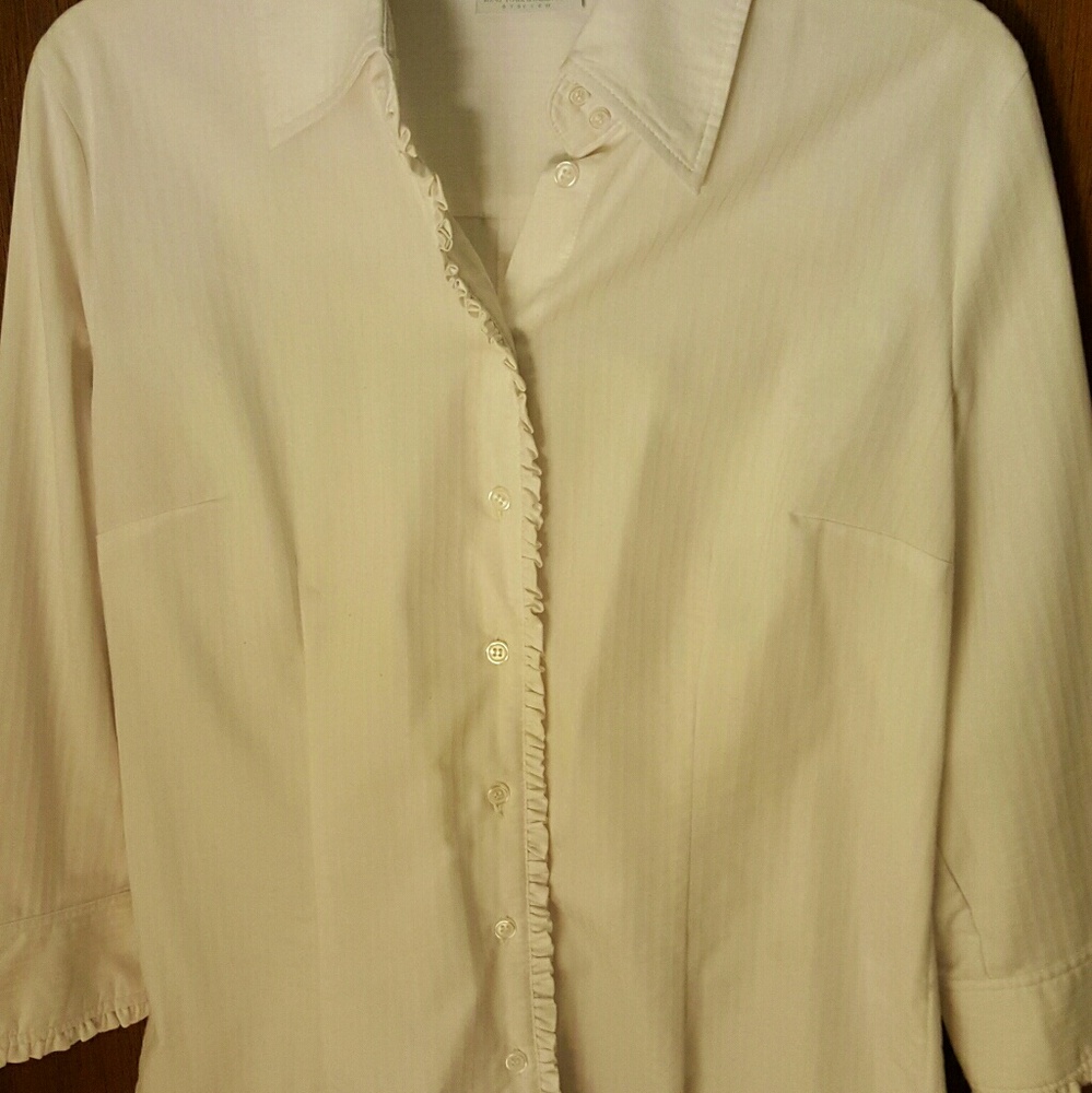 💚 White 3/4 length sleeve button down 💚