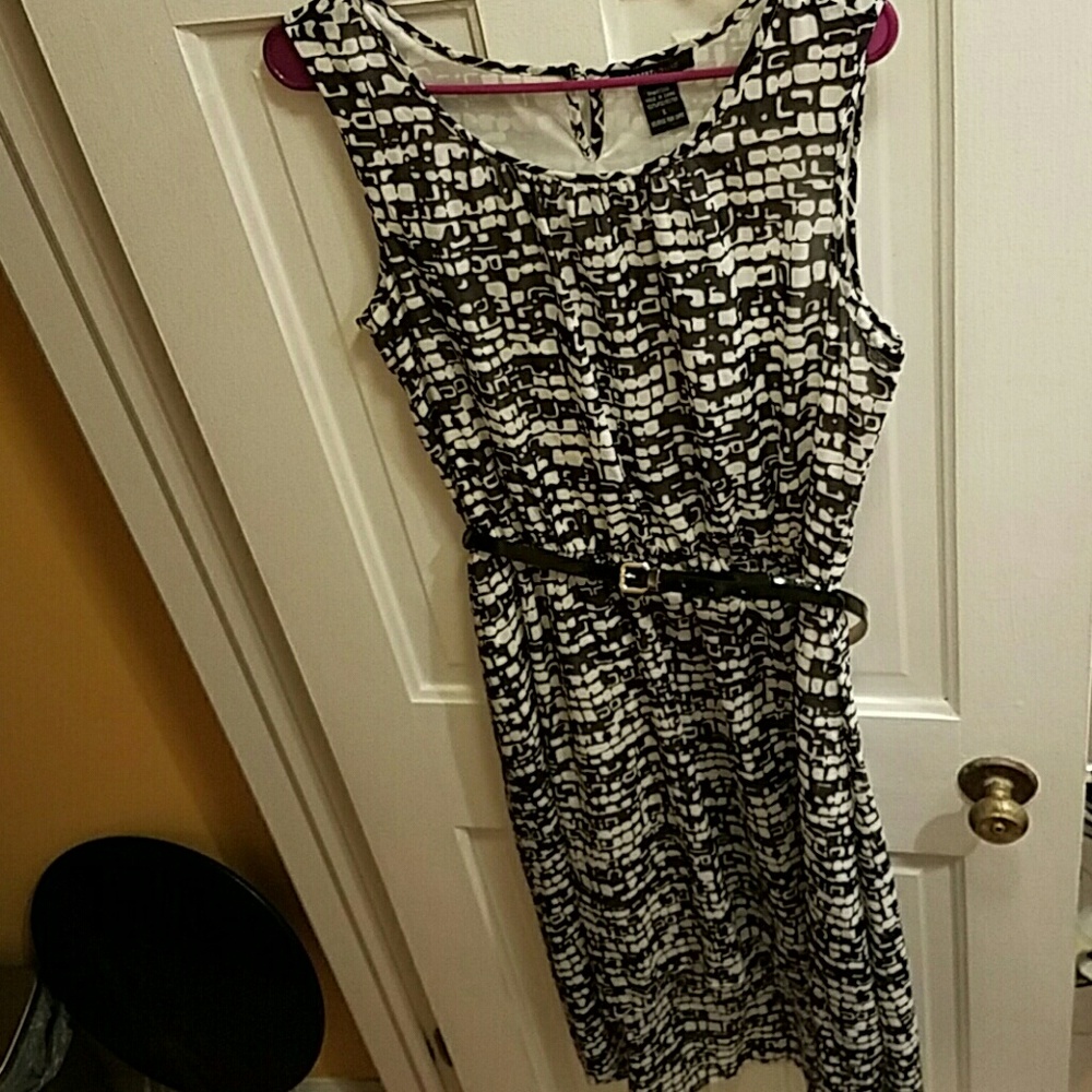 Black/White Belted Hi-Lo Dress